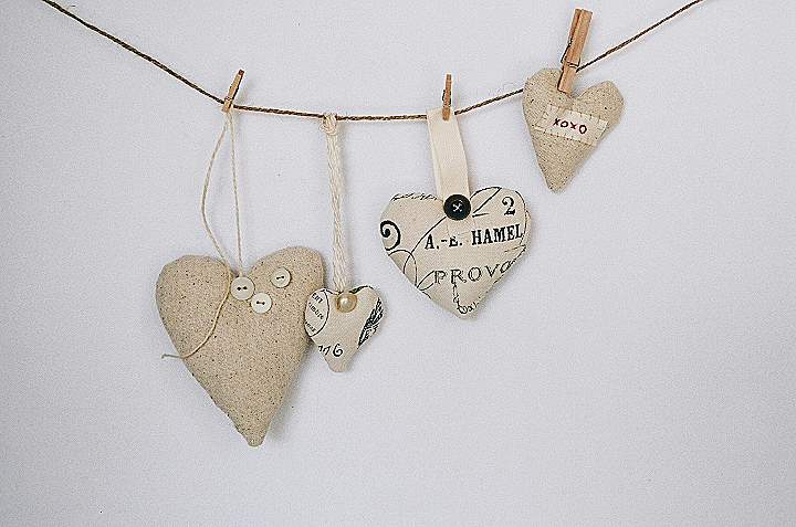 four brown hearts buntingsa