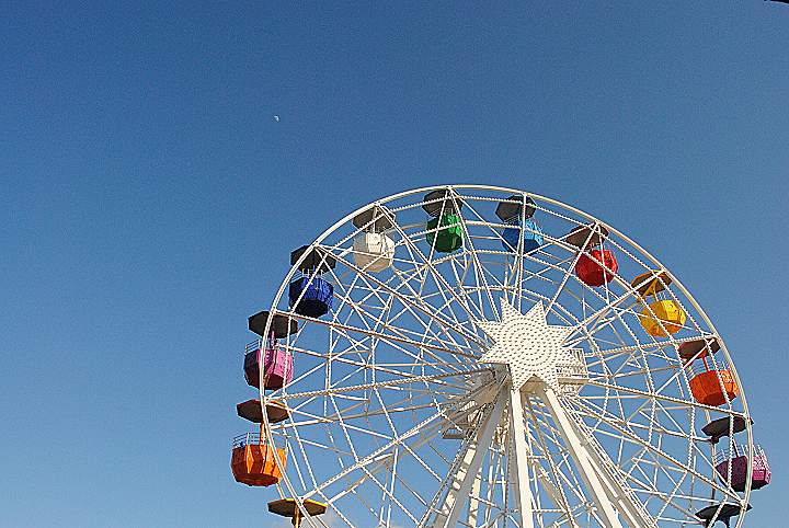 photography of worms eye ferris wheel