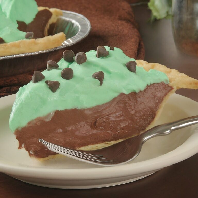 Hoppy Easter with this Easy & Delicious Chocolate Mint Grasshopper Pie Recipe!