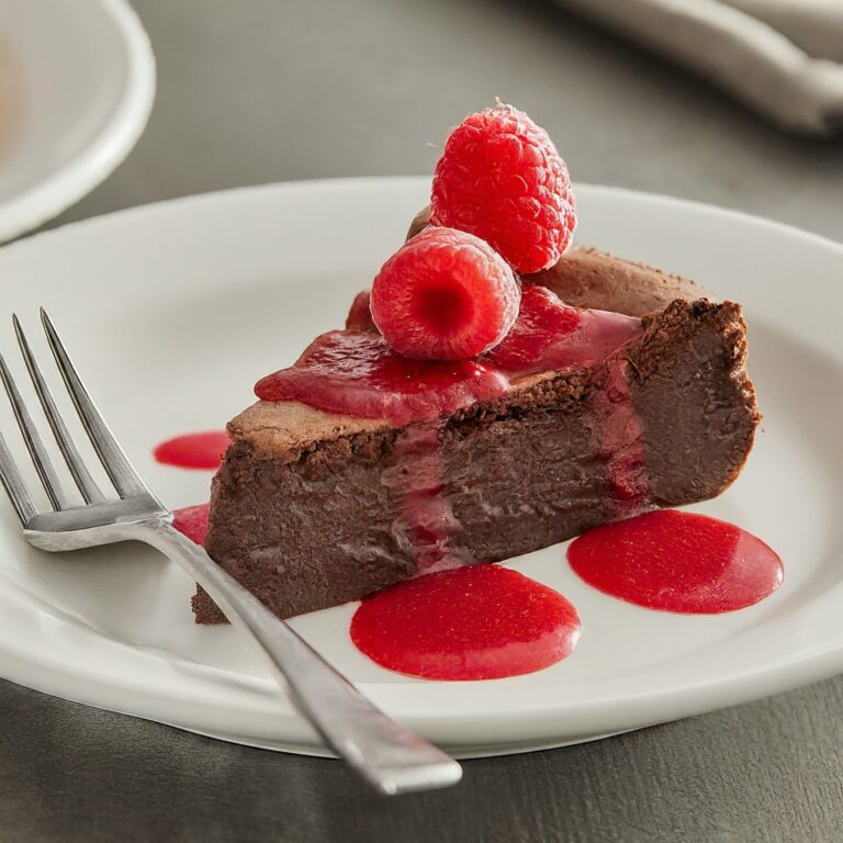 Dive into Deliciousness: Flourless Chocolate Cake – The Easiest Easter Treat Ever!
